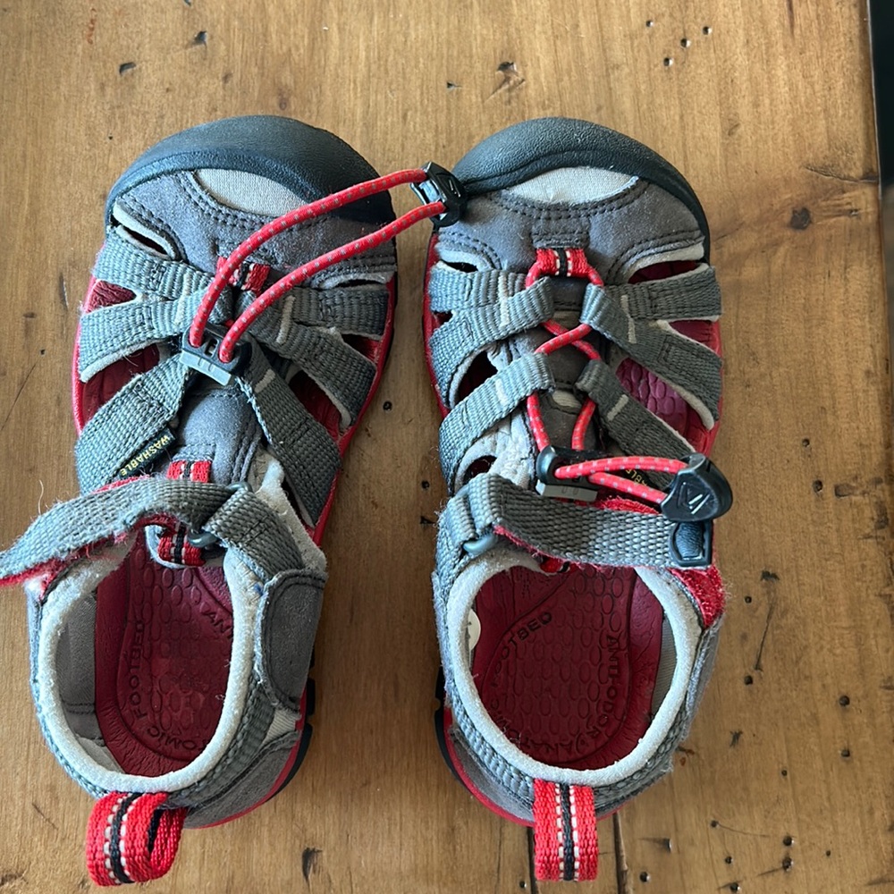 Keen shoes. Size 10. Excellent condition.